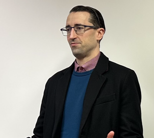 headshot of Dr Adnan Velic