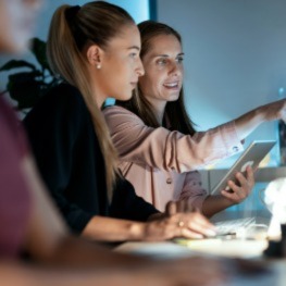 Guidance Counsellor shows student courses on computer